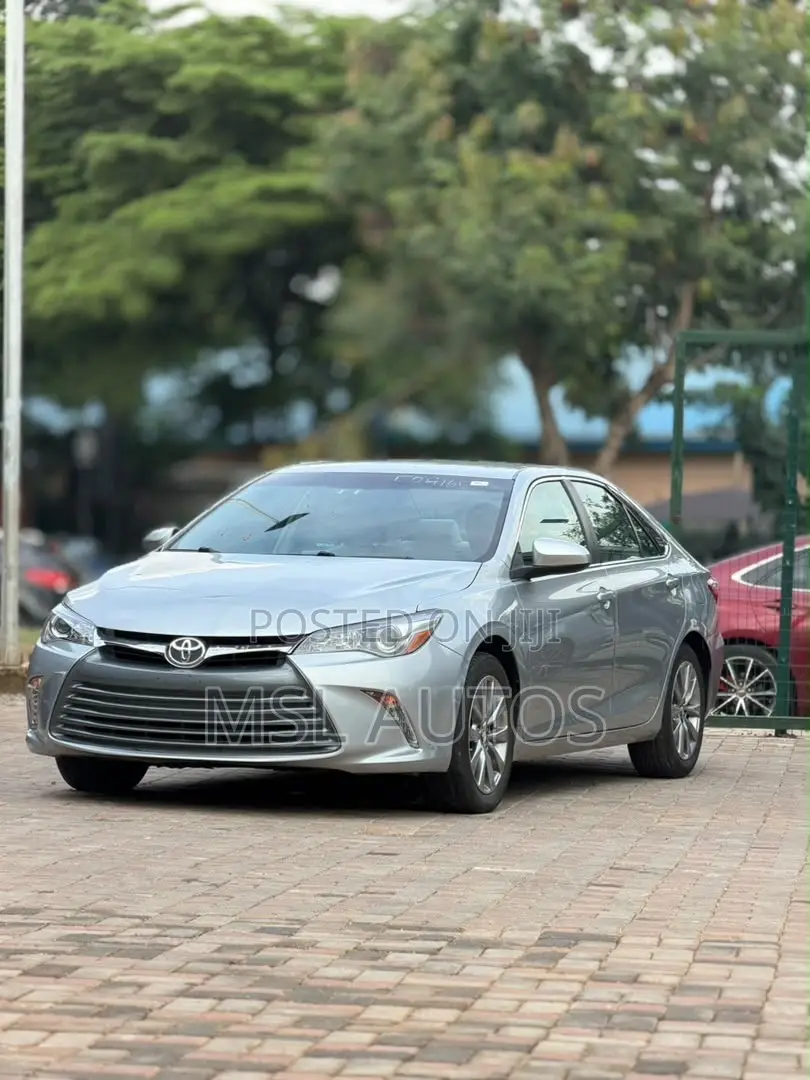 Toyota Camry XLE 4dr Sedan (2.5L 4cyl 6A) 2016 Silver