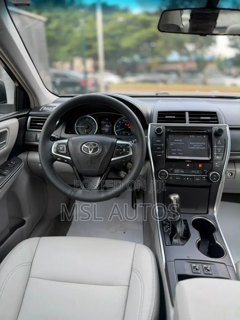Toyota Camry XLE 4dr Sedan (2.5L 4cyl 6A) 2016 Silver