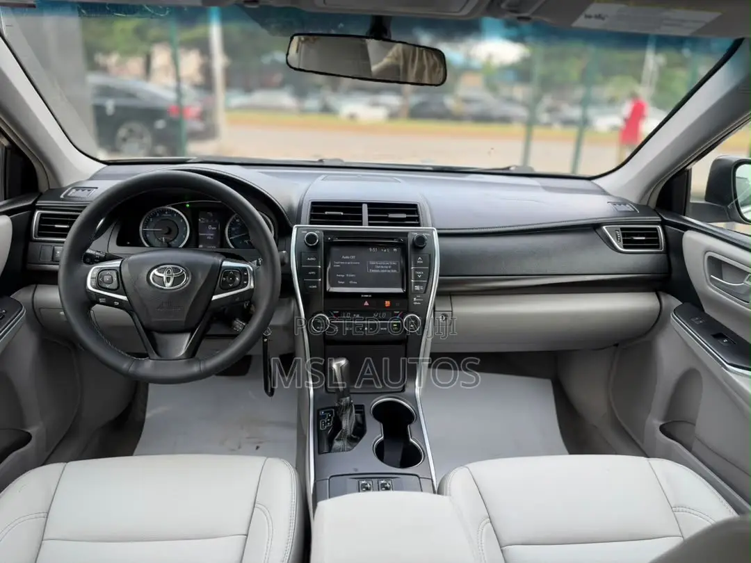 Toyota Camry XLE 4dr Sedan (2.5L 4cyl 6A) 2016 Silver