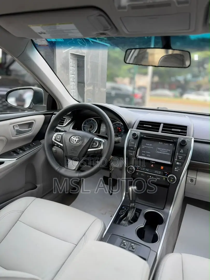 Toyota Camry XLE 4dr Sedan (2.5L 4cyl 6A) 2016 Silver