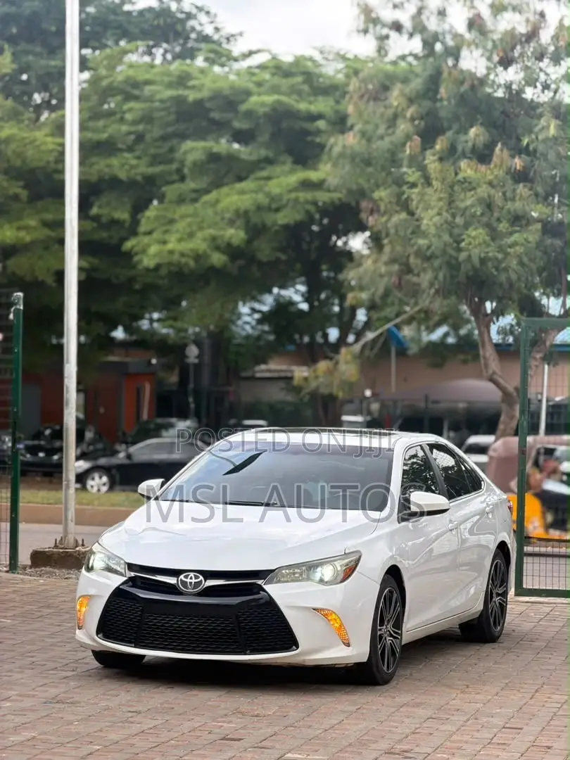 Toyota Camry SE 4dr Sedan (2.5L 4cyl 6A) 2016 White