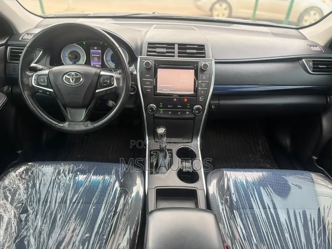 Toyota Camry SE 4dr Sedan (2.5L 4cyl 6A) 2016 White