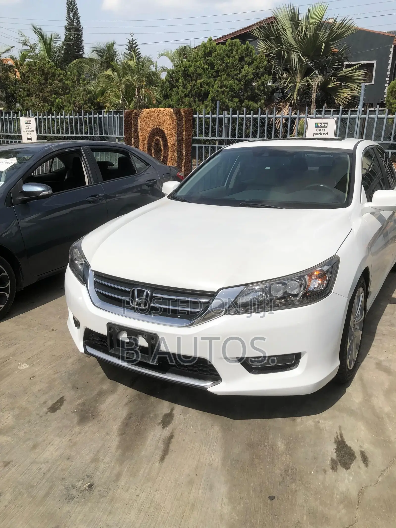Honda Accord Touring V-6 4dr Sedan (3.5L 6cyl 6A) 2014 Off white