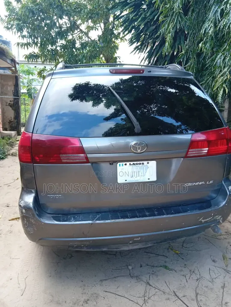 Toyota Sienna LE AWD (3.3L V6 5A) 2004 Blue