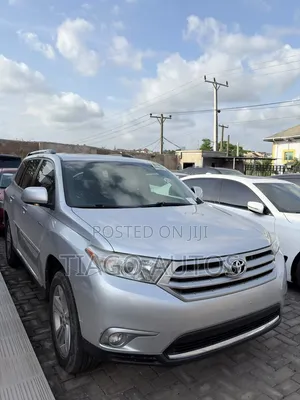 Toyota Highlander Limited 3.5l 4WD 2013 Silver
