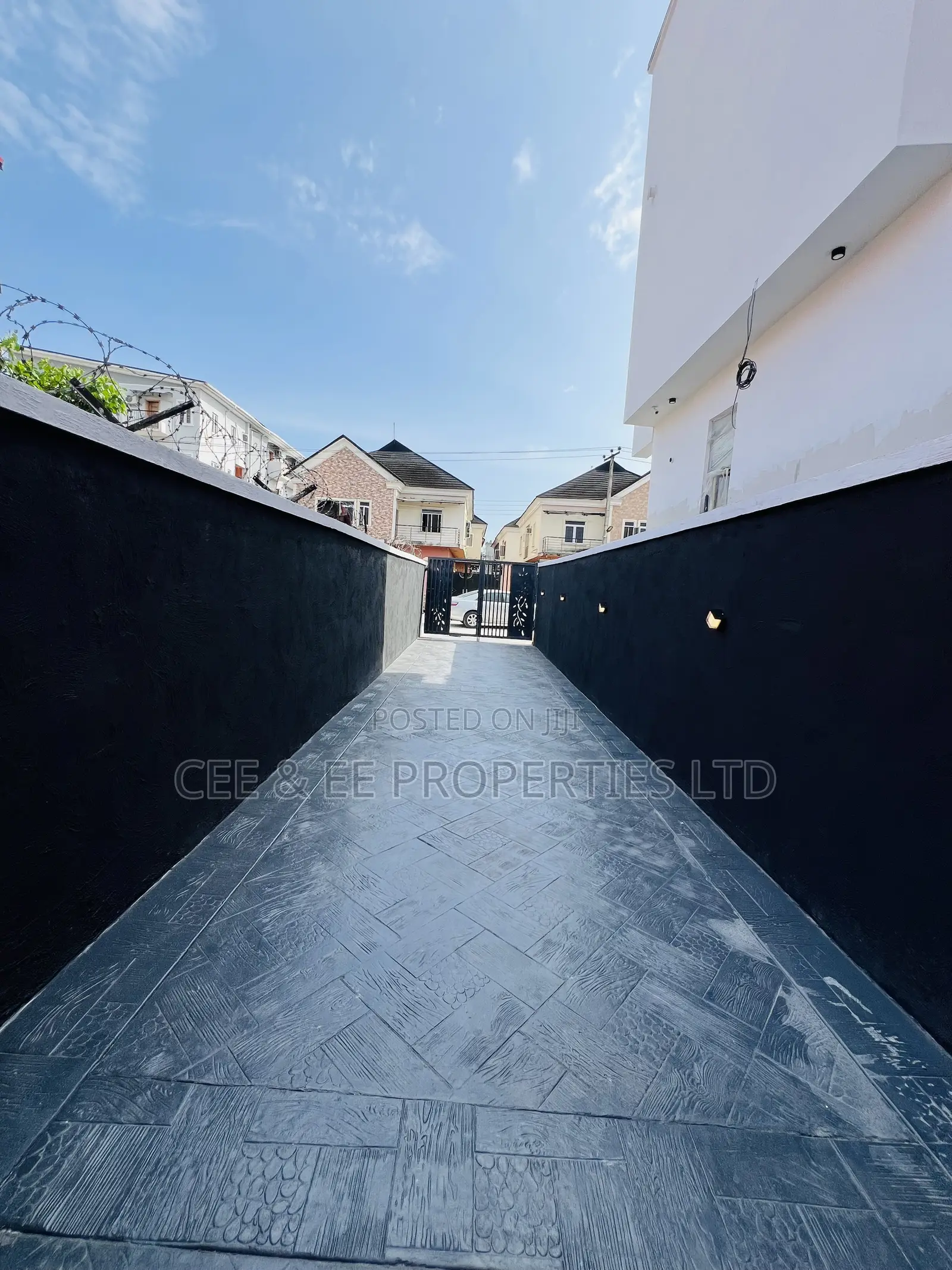 4bdrm Duplex in Beside Lagos, Sangotedo for sale