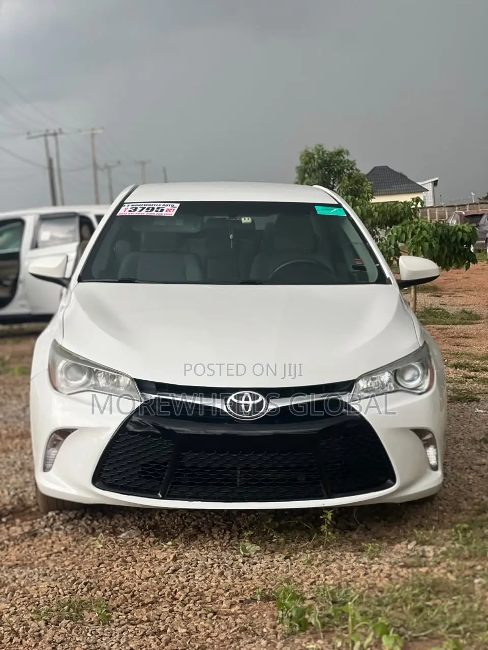Toyota Camry SE 4dr Sedan (2.5L 4cyl 6A) 2017 White