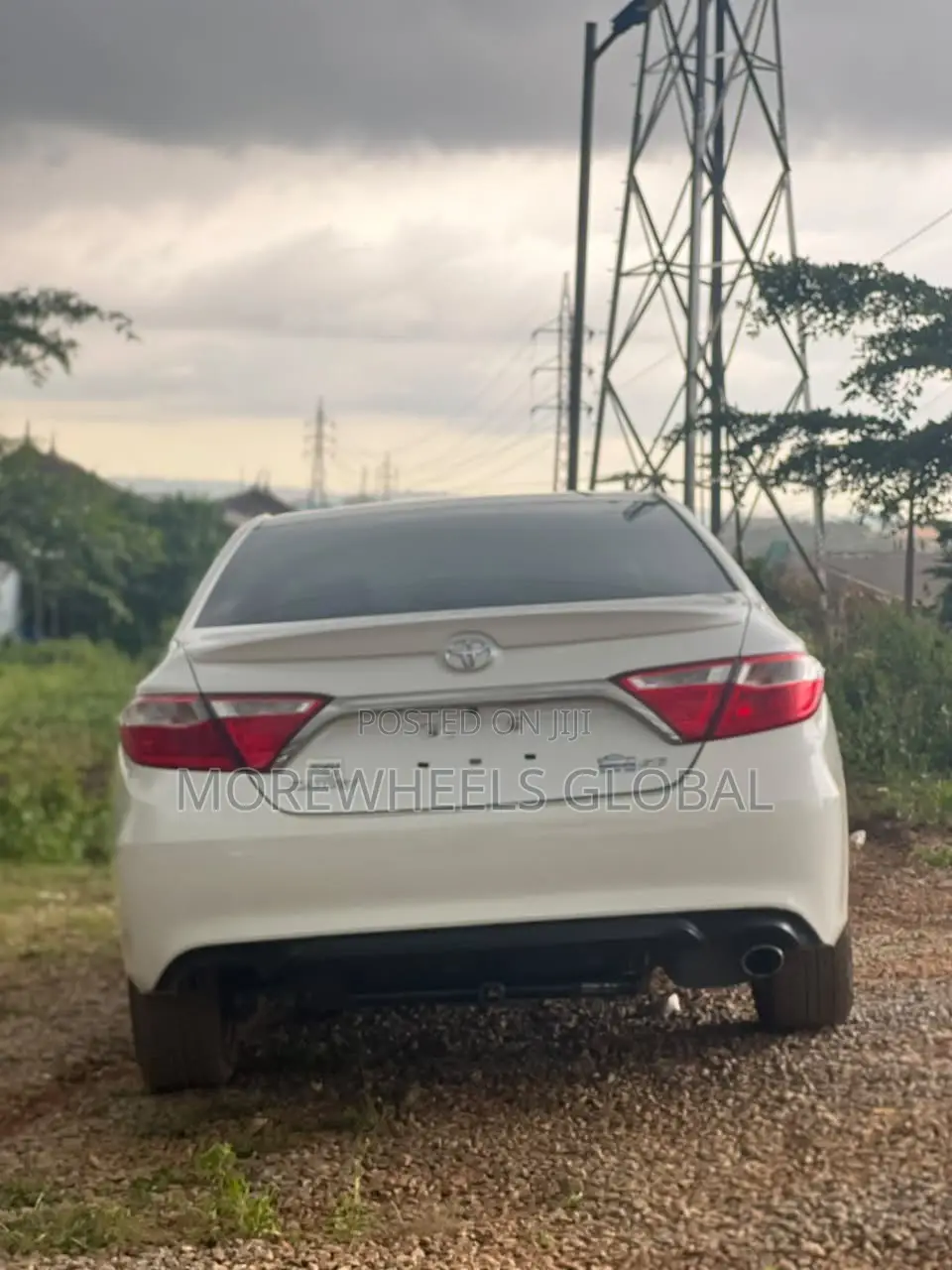 Toyota Camry SE 4dr Sedan (2.5L 4cyl 6A) 2017 White