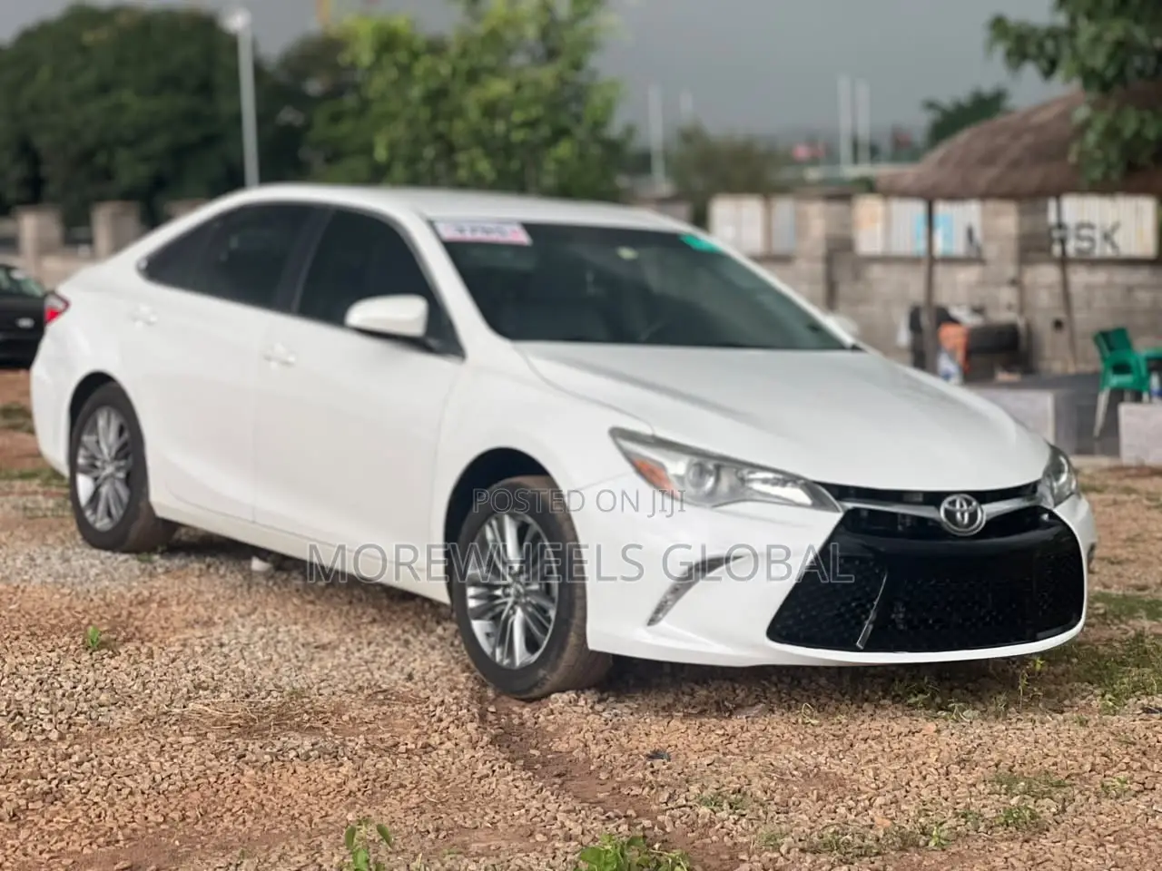 Toyota Camry SE 4dr Sedan (2.5L 4cyl 6A) 2017 White