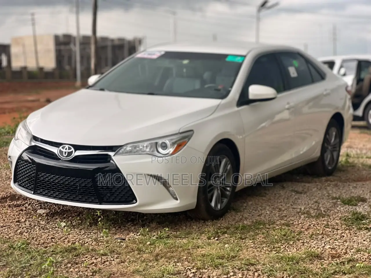 Toyota Camry SE 4dr Sedan (2.5L 4cyl 6A) 2017 White