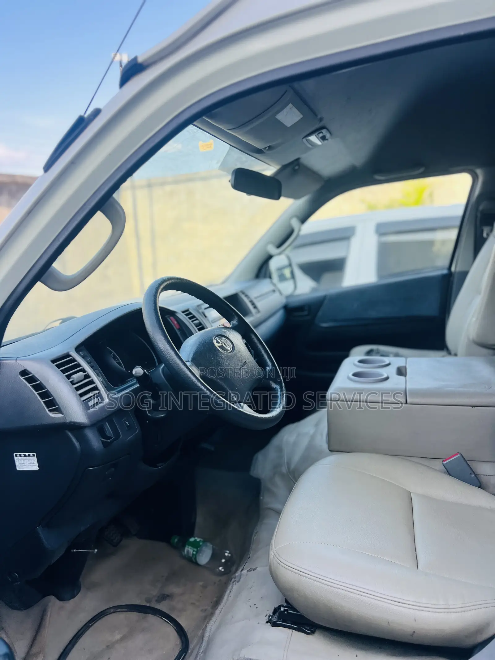 Toyota HiAce 2018 White