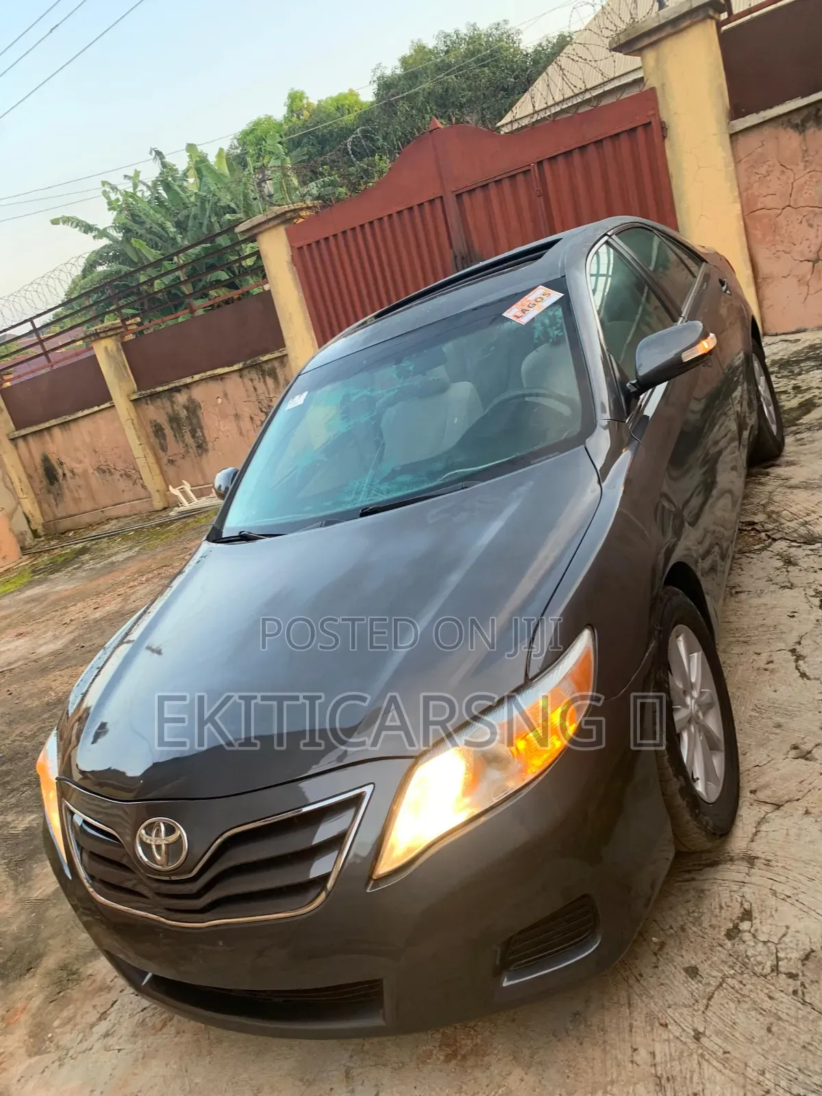 Toyota Camry LE 4dr Sedan (2.5L 4cyl 6AM) 2010 Gray