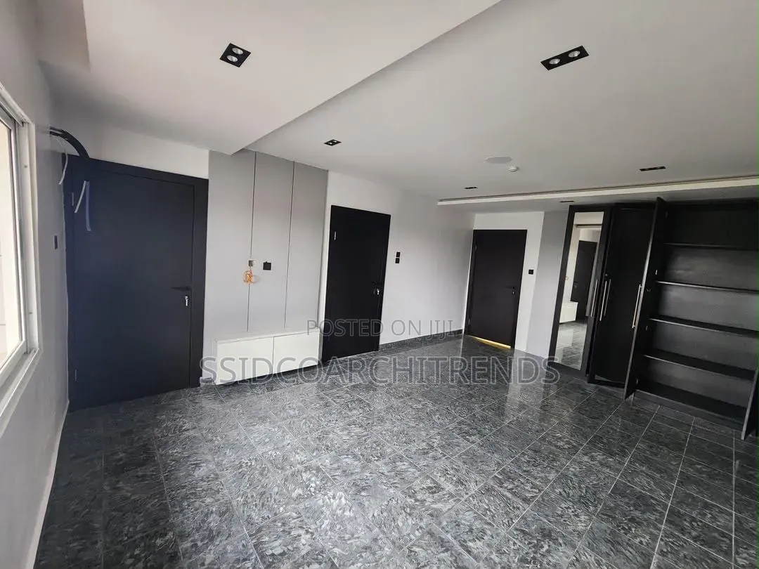 3bdrm Apartment in Gated House Call To, Ikoyi S.W for rent