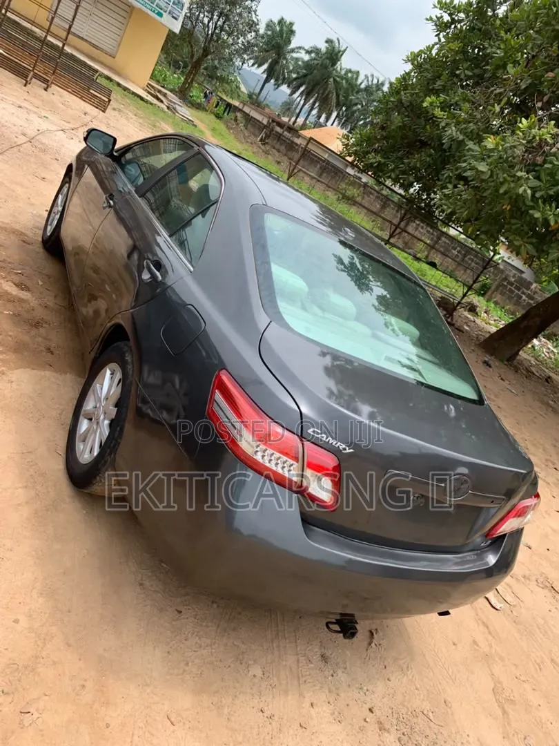Toyota Camry LE 4dr Sedan (2.5L 4cyl 6AM) 2010 Gray