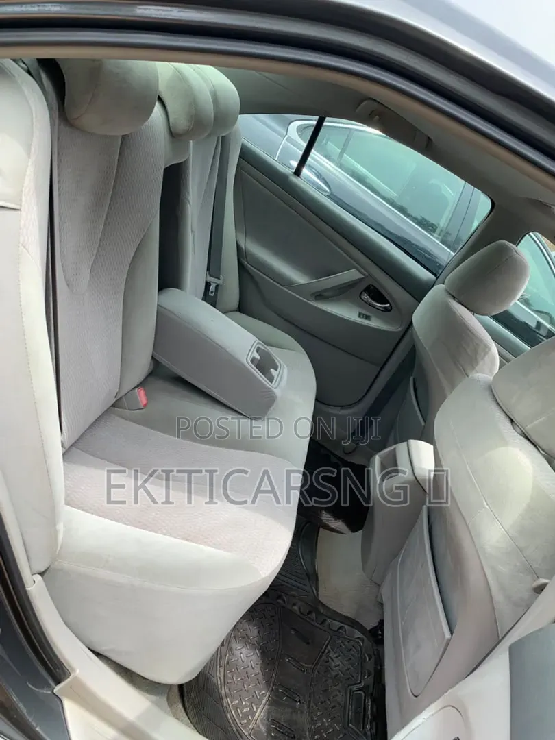 Toyota Camry LE 4dr Sedan (2.5L 4cyl 6AM) 2010 Gray