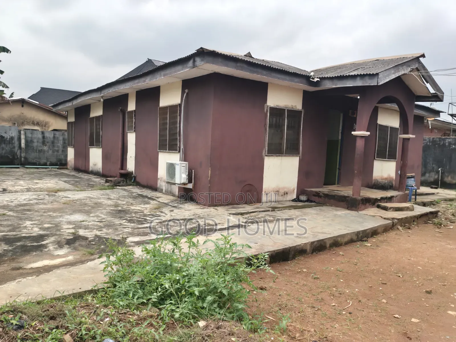 4bdrm Bungalow in Igando for sale