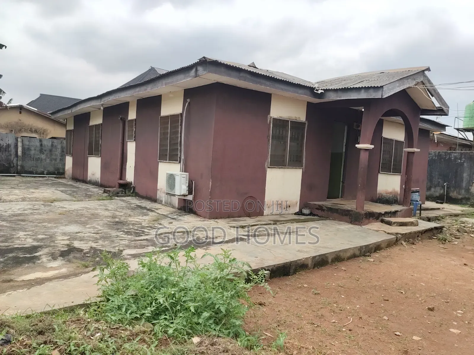 4bdrm Bungalow in Igando for sale