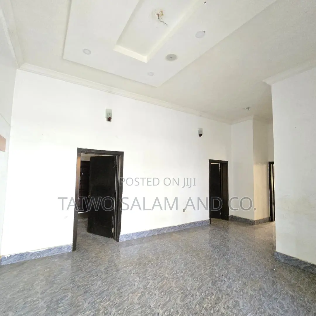 3bdrm Apartment in Bodija for rent