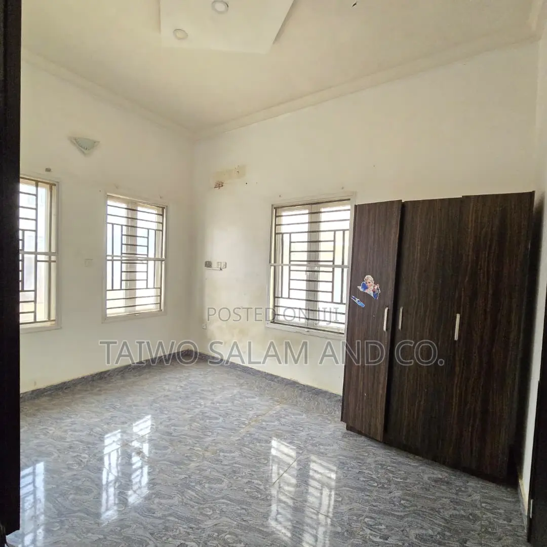 3bdrm Apartment in Bodija for rent