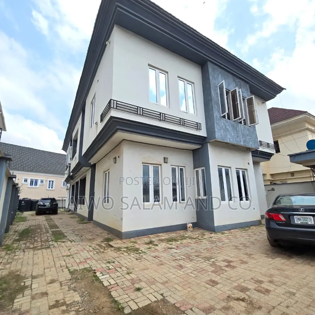 3bdrm Apartment in Bodija for rent