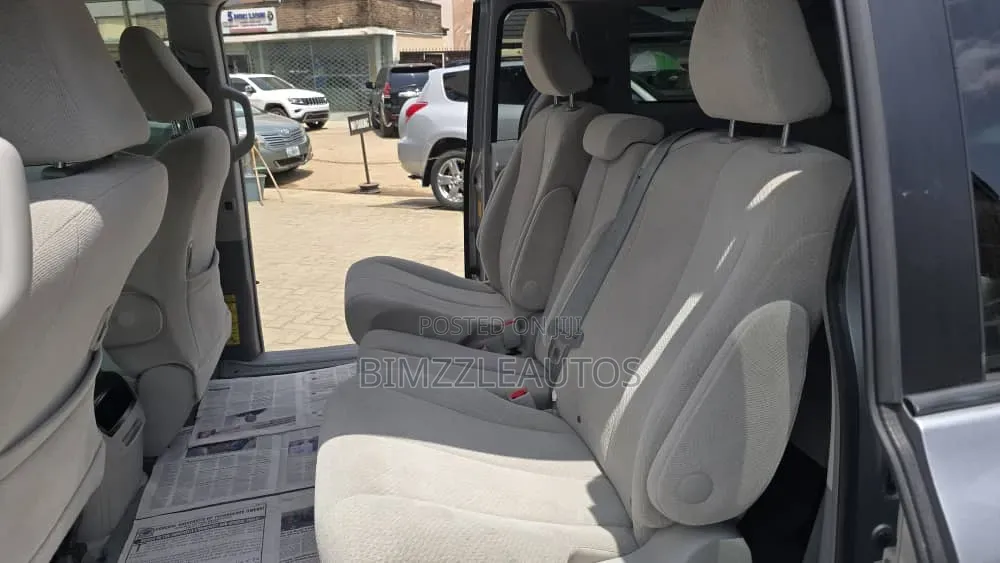 Toyota Sienna LE AWD 7-Passenger 2013 Gray