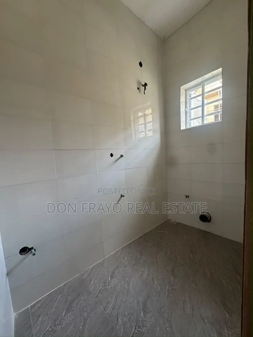 3bdrm Apartment in Omolayo Estate, Akobo for sale