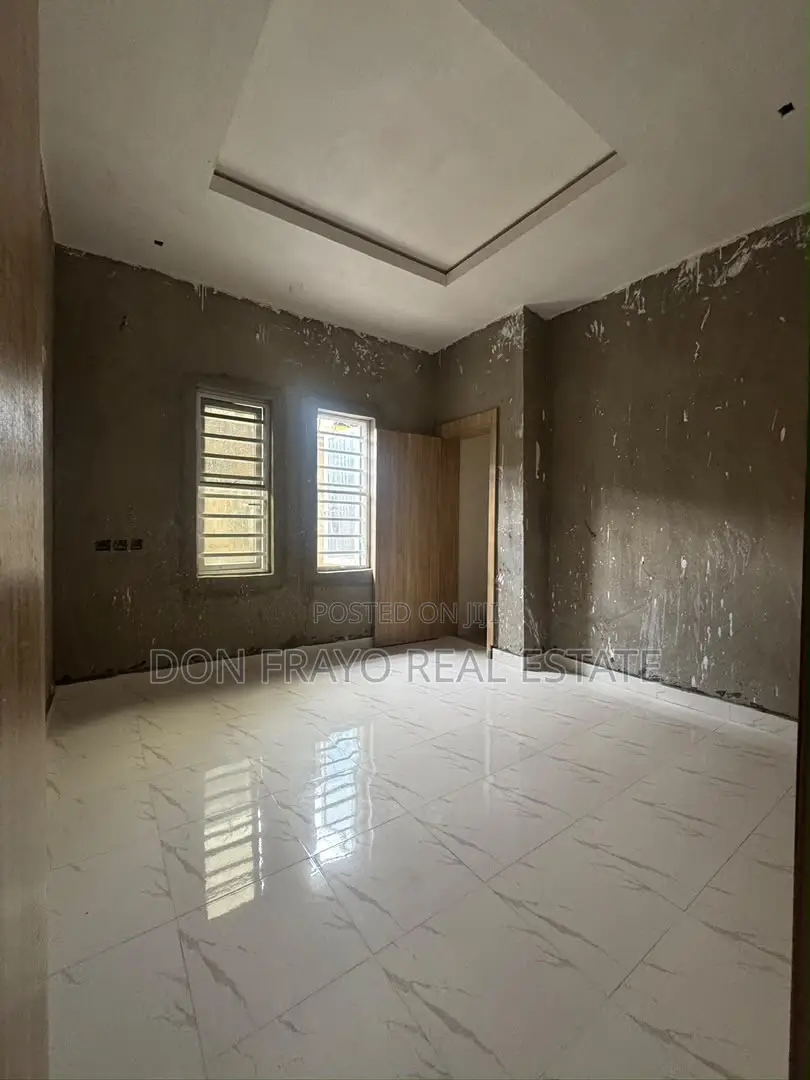 3bdrm Apartment in Omolayo Estate, Akobo for sale