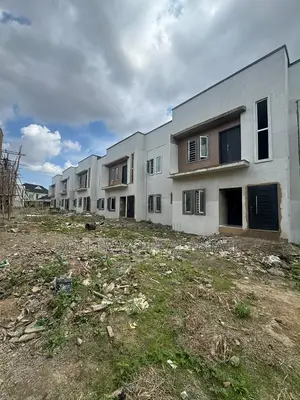 3bdrm Apartment in Omolayo Estate, Akobo for sale
