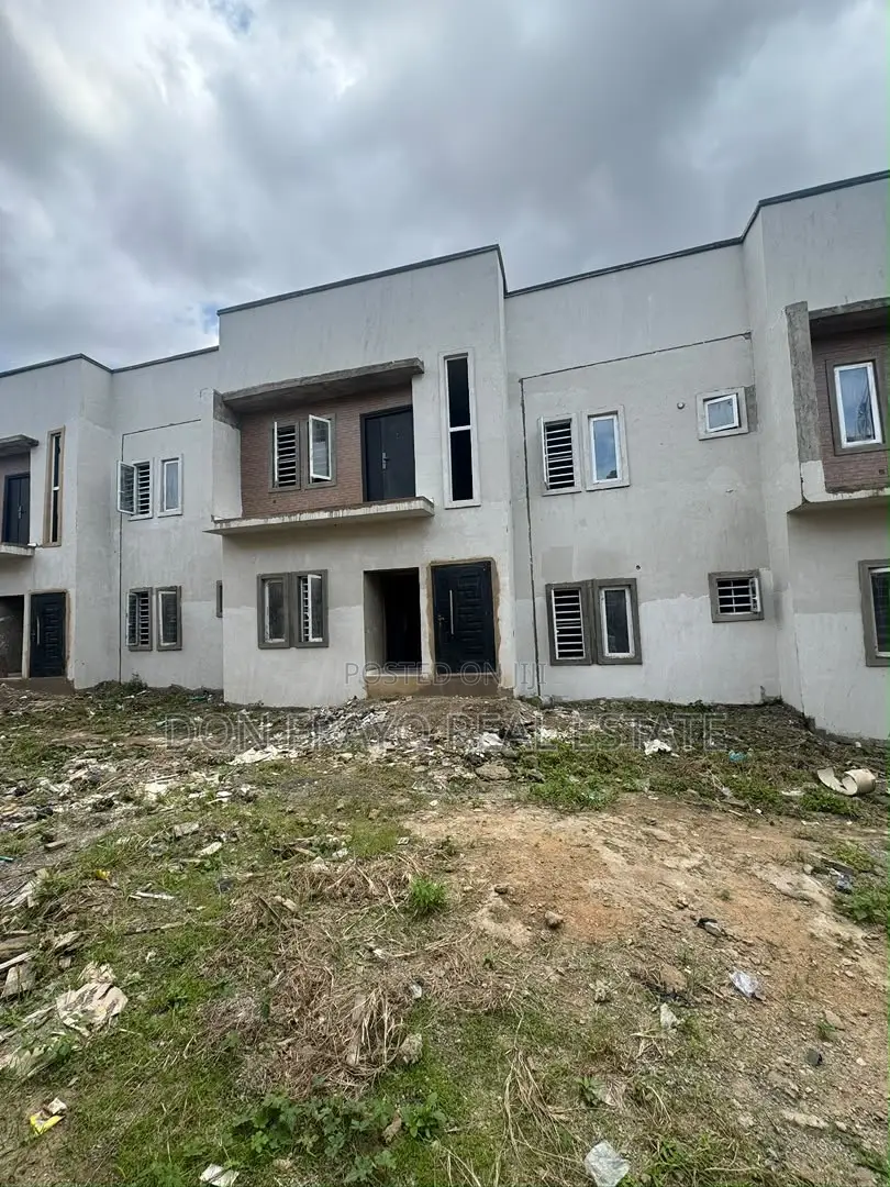 3bdrm Apartment in Omolayo Estate, Akobo for sale