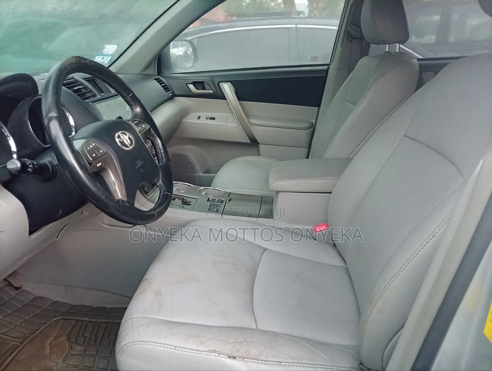 Toyota Highlander Base 2010 Silver
