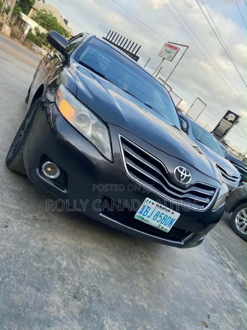 Toyota Camry XLE V6 4dr Sedan (3.5L 6cyl 6A) 2011 Gray