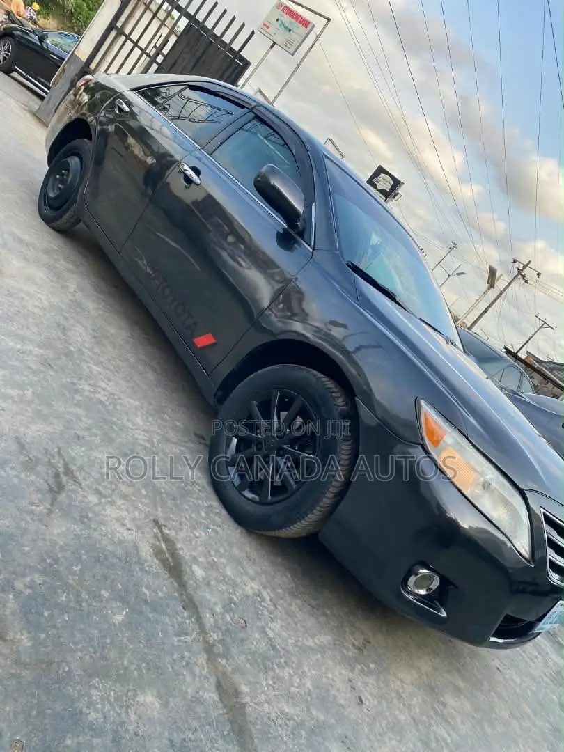 Toyota Camry XLE V6 4dr Sedan (3.5L 6cyl 6A) 2011 Gray