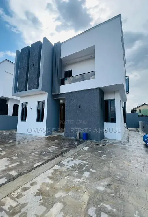 4bdrm Duplex in Lekki Phase 1 for sale