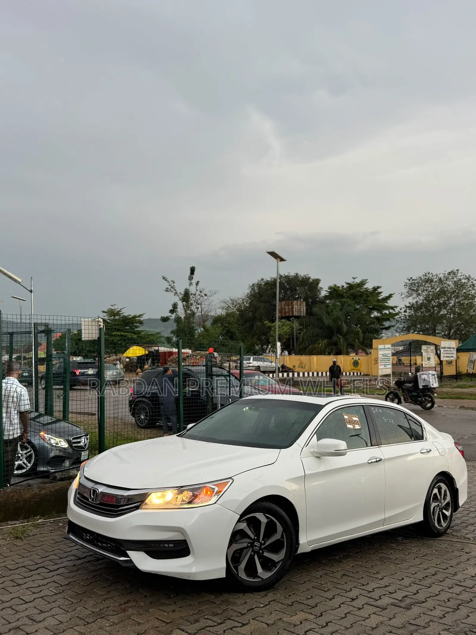 Honda Accord EX-L 4dr Sedan FWD (2.4L 4cyl 2A) 2017 White