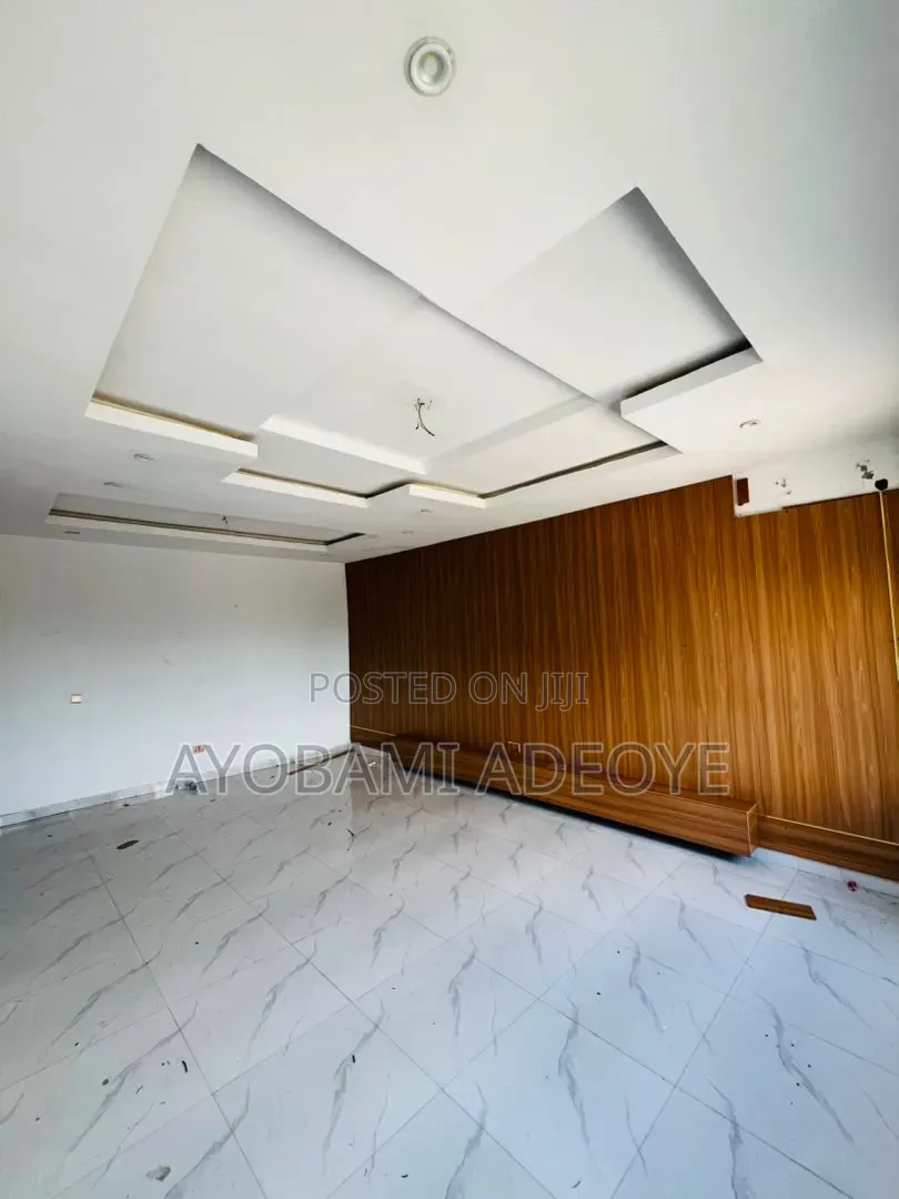 4bdrm Duplex in De Castle Max Estate, Chevron for rent