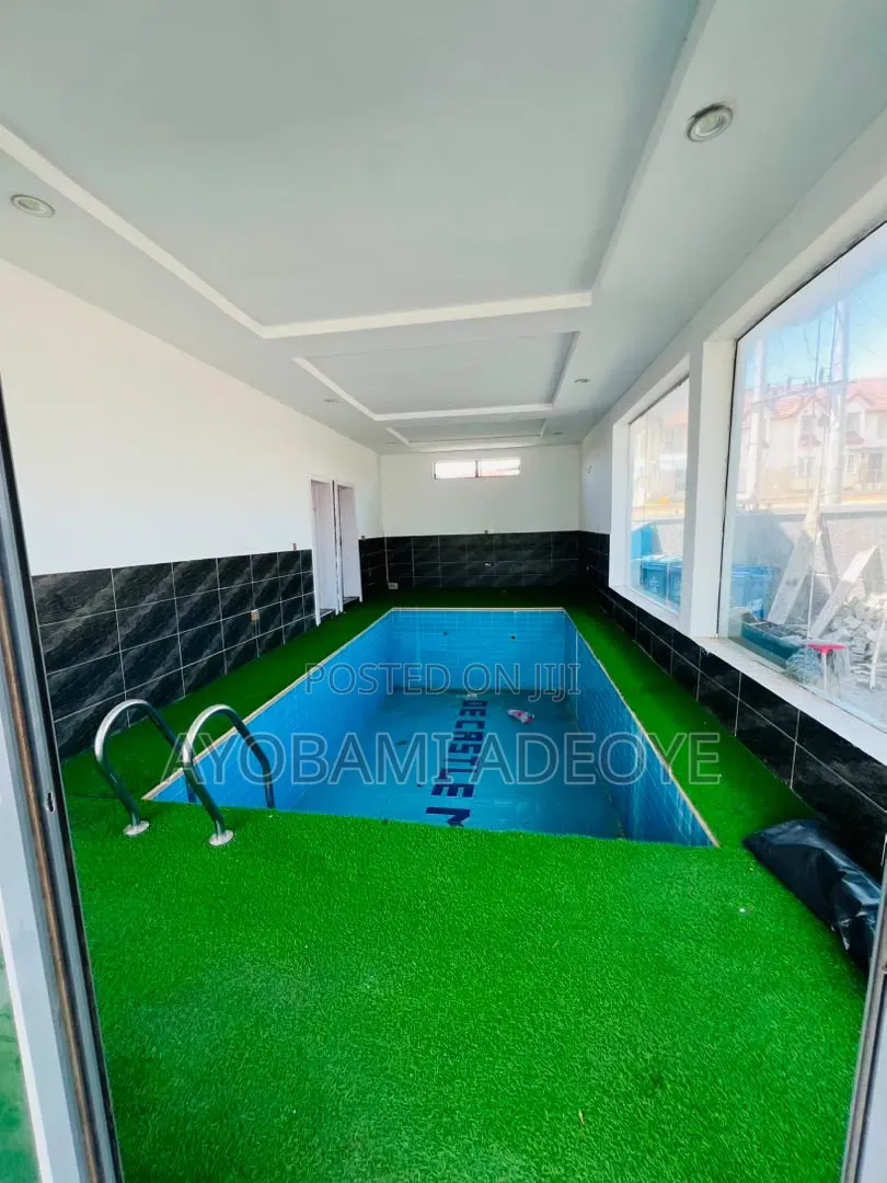 4bdrm Duplex in De Castle Max Estate, Chevron for rent