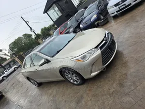 Toyota Camry XLE 4dr Sedan (3.5L 6cyl 6A) 2015 Gold