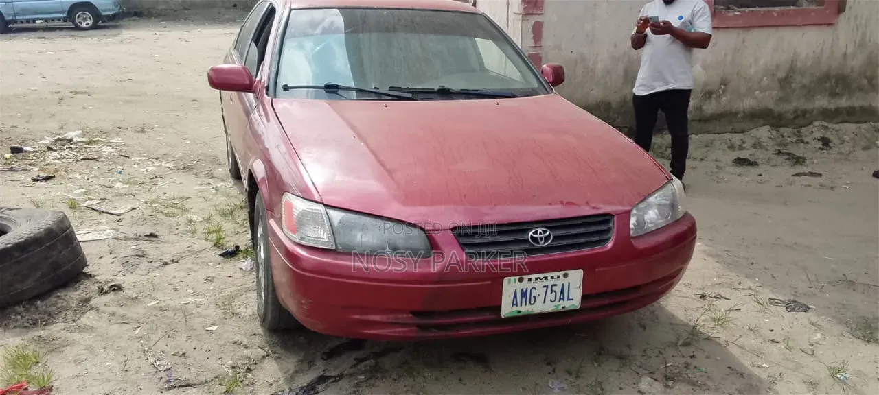 Toyota Camry 2000 Red