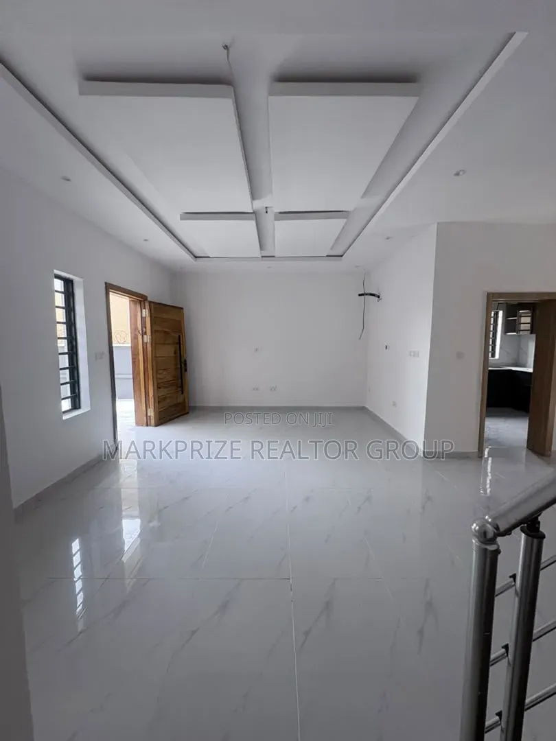 4bdrm Duplex in Chevron Drive Lekki for sale