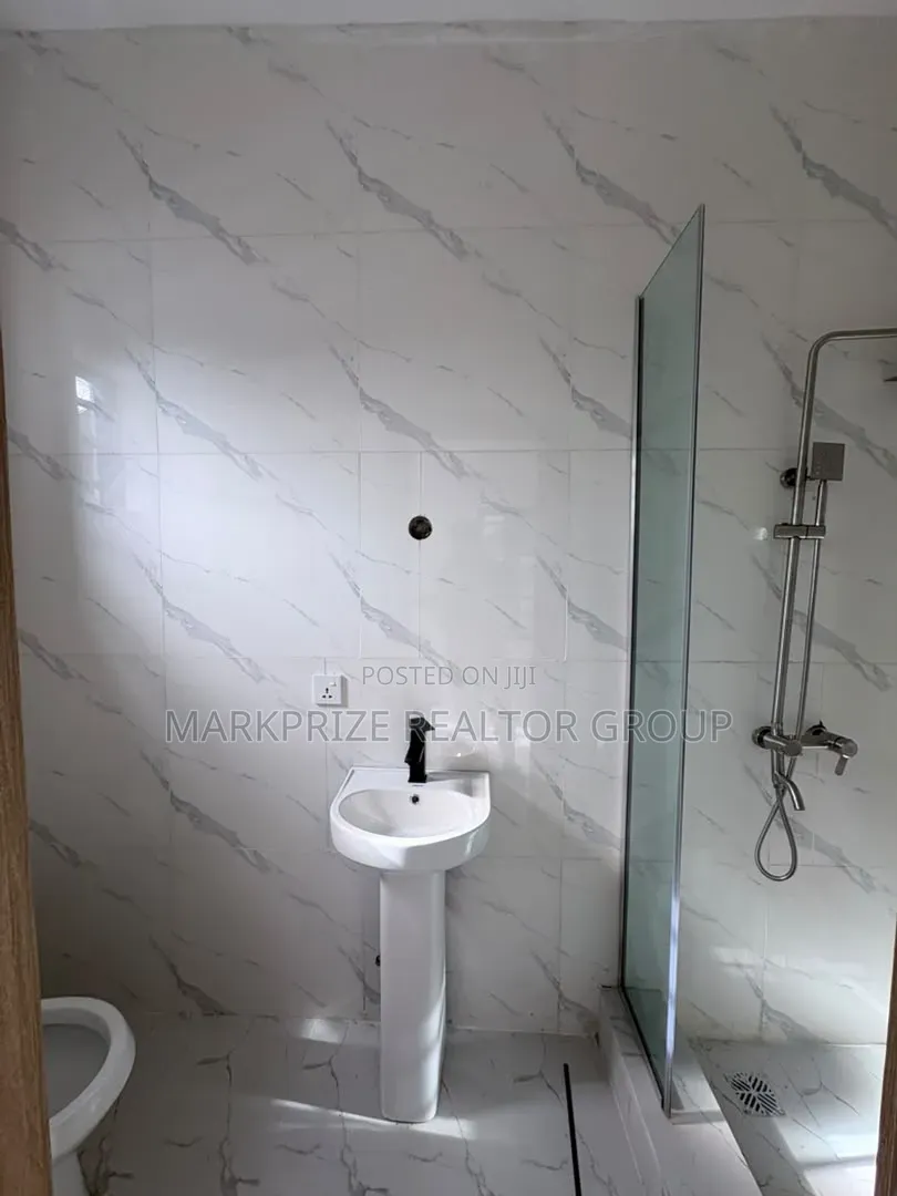 4bdrm Duplex in Chevron Drive Lekki for sale