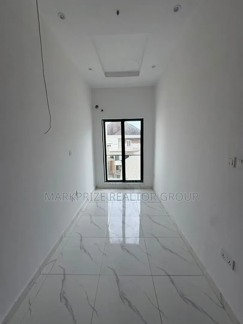 4bdrm Duplex in Chevron Drive Lekki for sale