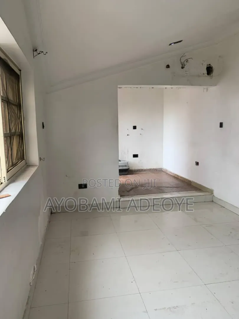 Studio Apartment in Lekki Phase 1 for rent