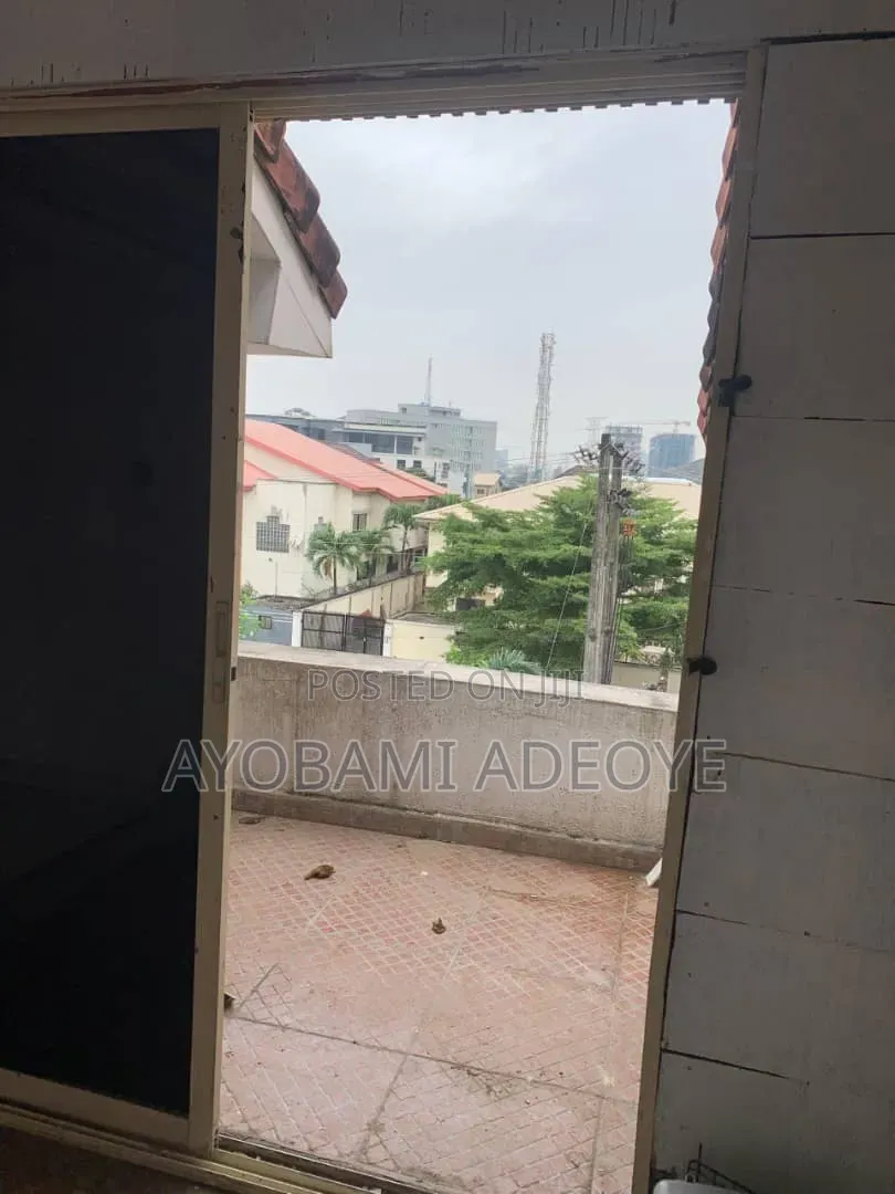 Studio Apartment in Lekki Phase 1 for rent