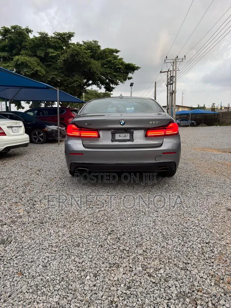 BMW 530i 2023 Gray