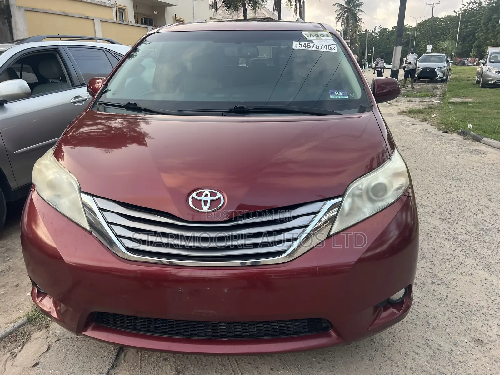 Toyota Sienna XLE 7 Passenger (3.5L 6cyl 6A) 2016 Red