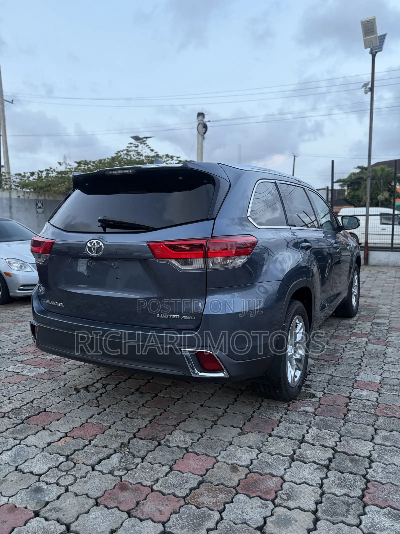 Toyota Highlander Limited 2019 Blue