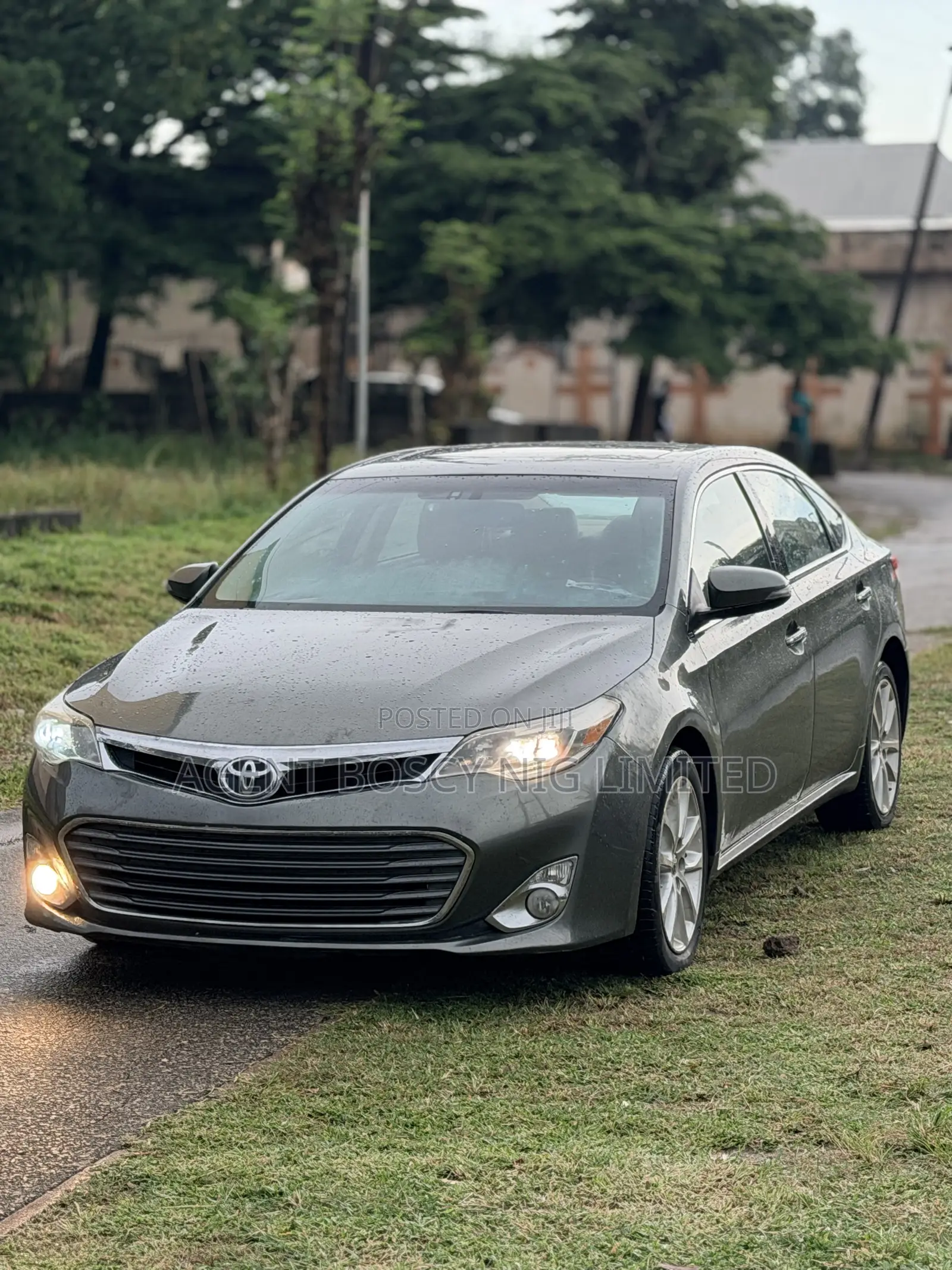 Toyota Avalon XLE Premium Sedan FWD (3.5L 6cyl 6A) 2013 Green