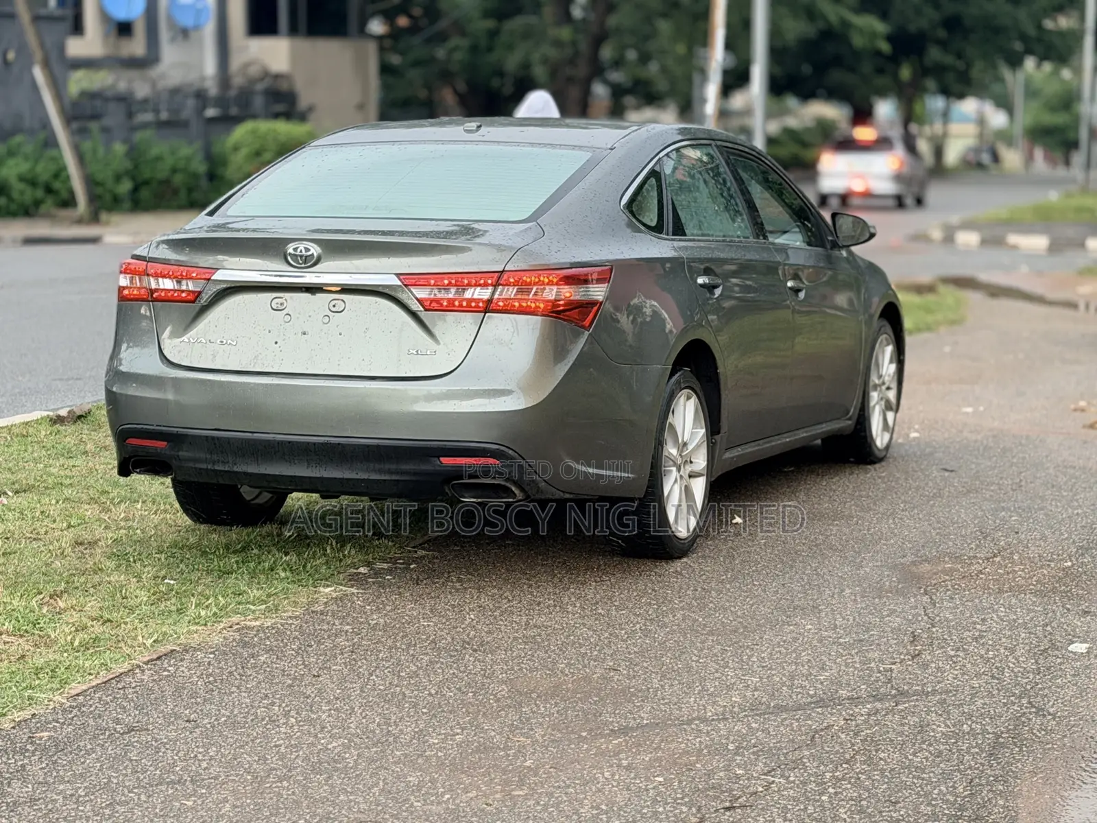 Toyota Avalon XLE Premium Sedan FWD (3.5L 6cyl 6A) 2013 Green