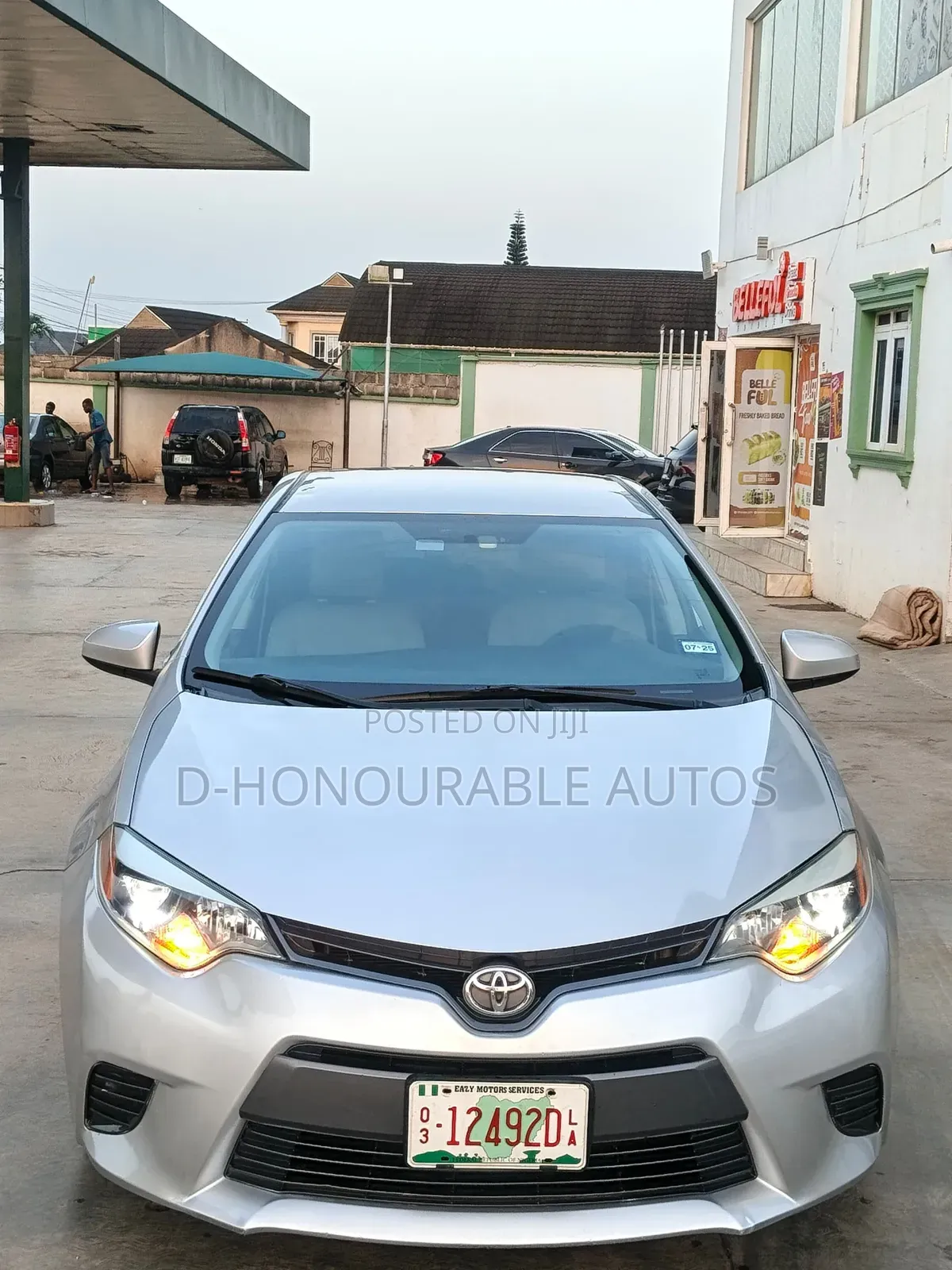 Toyota Corolla LE Plus 4dr Sedan (1.8L 4cyl CVT) 2015 Silver