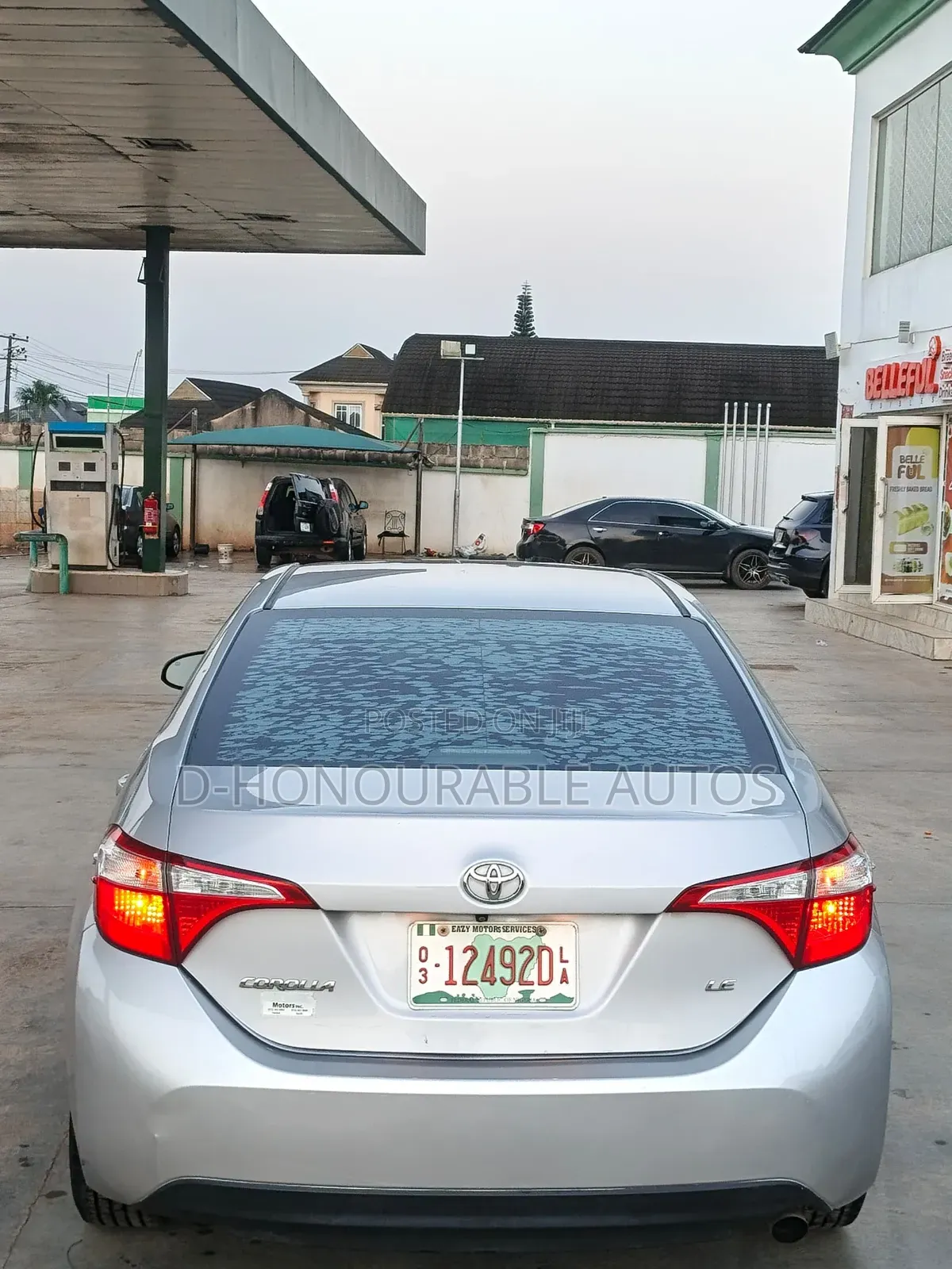 Toyota Corolla LE Plus 4dr Sedan (1.8L 4cyl CVT) 2015 Silver